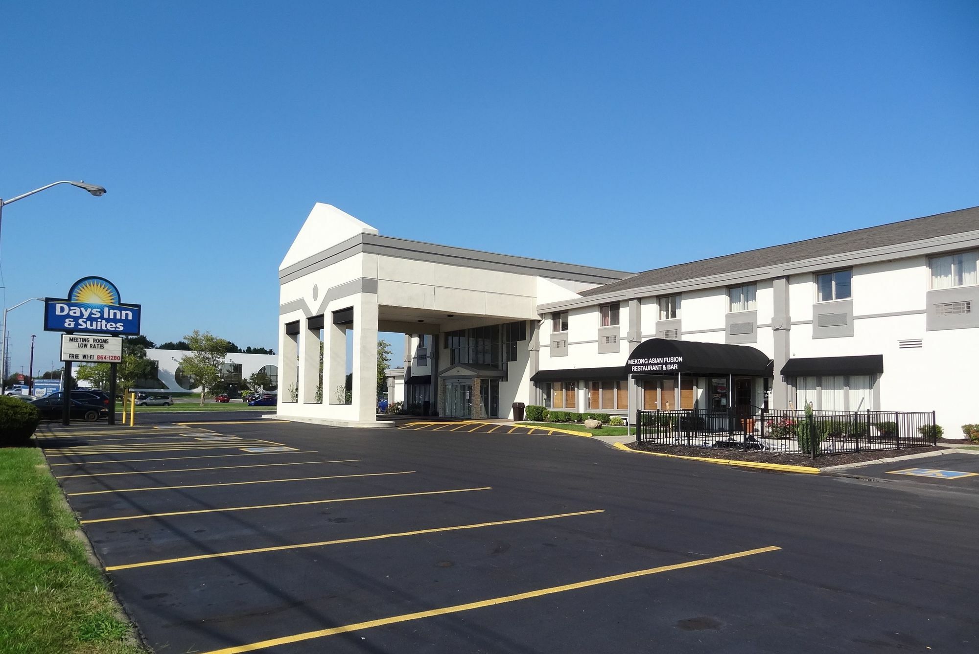 Days Inn By Wyndham Columbus East Airport Exterior photo